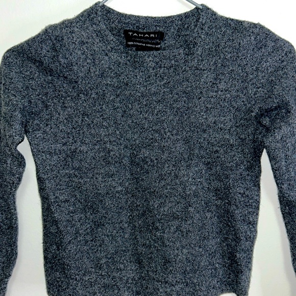 TAHARI 💯 extrafine MERINO WOOL KIDS SWEATSHIRT - Picture 2 of 4